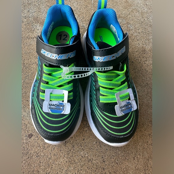 Sketchers Kids Tennis Shoes NWT - Picture 2 of 4